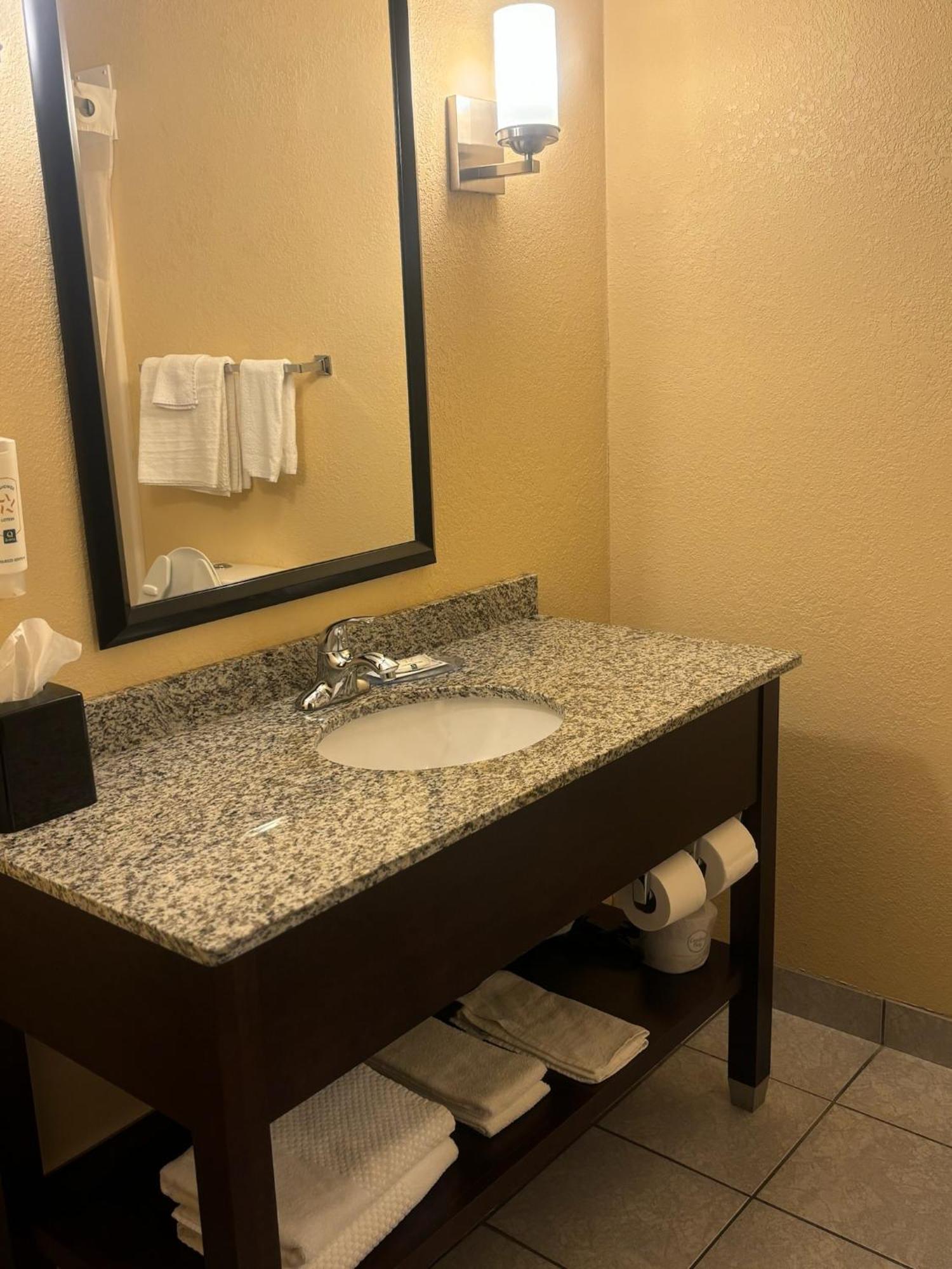 Quality Inn & Suites Bellville - Mansfield מראה חיצוני תמונה